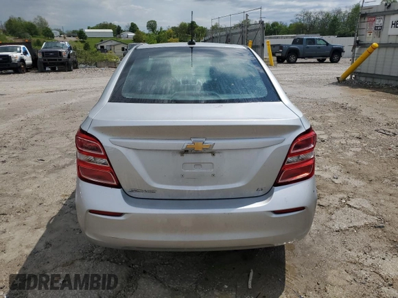 2017 Chevrolet Sonic LT z VIN 1G1JD5SH9H4122507, wystawiony jako Copart lot #55165265 z przebiegiem 173 818 mil mil oraz Szkoda całkowita • Salvage title. Historia ofert i sprzedaży dostępna na DreamBid. Obrazek 6.