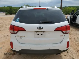 2015 Kia Sorento LX z VIN 5XYKT4A66FG643952, wystawiony jako Copart lot #53346815 z przebiegiem 160 423 mil mil oraz Szkoda całkowita • Salvage title. Historia ofert i sprzedaży dostępna na DreamBid. Obrazek 6.