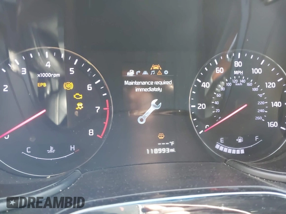 2015 Kia K900 Luxury with VIN KNALW4D42F6021502, listed as a IAAI auction lot 40900852 with 118,993 mi miles. Bid and sale history available at carsss.com. Image 7.