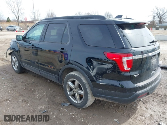 2018 Ford Explorer z VIN 1FM5K7B89JGA96212, wystawiony jako IAAI lot #41849563 z przebiegiem 122 969 mil mil oraz . Historia ofert i sprzedaży dostępna na DreamBid. Obrazek 3.