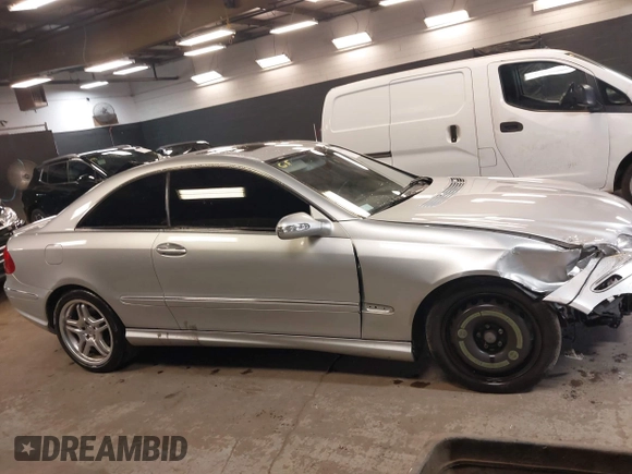 2009 Mercedes-Benz CLK 550 z VIN WDBTJ72H09F265130, wystawiony jako IAAI lot #42436761 z przebiegiem 133 527 mil mil oraz . Historia ofert i sprzedaży dostępna na DreamBid. Obrazek 13.