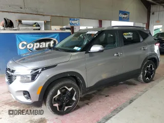 2025 Kia Seltos S z VIN KNDEUCAA7S7684266, wystawiony jako Copart lot #55815285 z przebiegiem 6869 mil mil oraz Szkody całkowita. Historia ofert i sprzedaży dostępna na DreamBid. Obrazek 1.