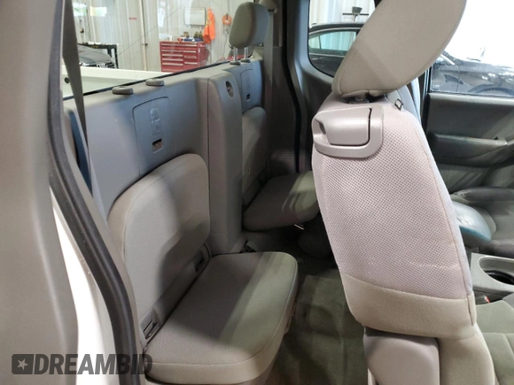 2013 Nissan Frontier S z VIN 1N6BD0CT4DN742328, wystawiony jako Copart lot #57666455 z przebiegiem Nie podano mil oraz Czysty tytuł • Clean title. Historia ofert i sprzedaży dostępna na DreamBid. Obrazek 10.