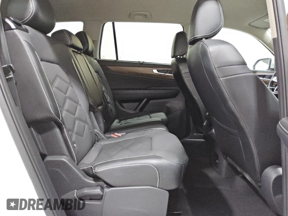 2024 Volkswagen Atlas SE with VIN 1V2HR2CA1RC546860, listed as a Copart auction lot 55703805 with 33,296 mi miles and Clean title. Bid and sale history available at DreamBid. Image 11.