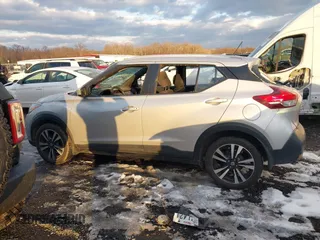 2019 Nissan Kicks SV with VIN 3N1CP5CU9KL508657, listed as a IAAI auction lot 41321427 with 137,402 mi miles. Bid and sale history available at carsss.com. Image 14.