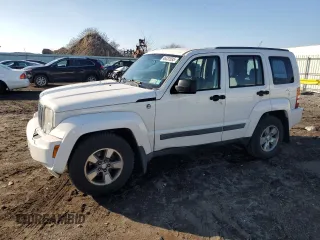2008 Jeep Liberty Sport z VIN 1J8GN28K58W257030, wystawiony jako Copart lot #46332695 z przebiegiem 184 895 mil mil oraz Szkody całkowita. Historia ofert i sprzedaży dostępna na DreamBid. Obrazek 1.