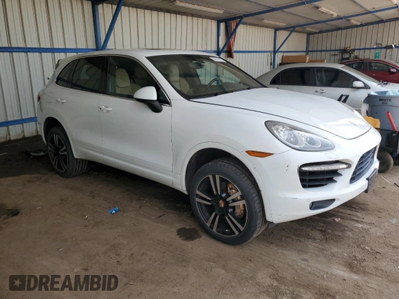 2014 Porsche Cayenne Turbo with VIN WP1AC2A28ELA80093, listed as a Copart auction lot 60819915 with 116,638 mi miles and Clean title. Bid and sale history available at DreamBid. Image 4.