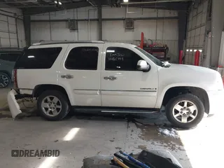 2008 GMC Yukon Denali z VIN 1GKFK63838J191268, wystawiony jako IAAI lot #41586712 z przebiegiem 206 128 mil mil oraz . Historia ofert i sprzedaży dostępna na DreamBid. Obrazek 13.