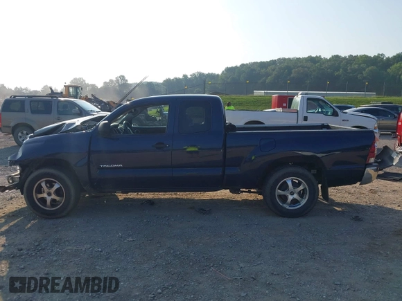 2013 Toyota Tacoma with VIN 5TFTX4CN7DX024719, listed as a IAAI auction lot 42662911 with 163,847 mi miles and . Bid and sale history available at DreamBid. Image 14.