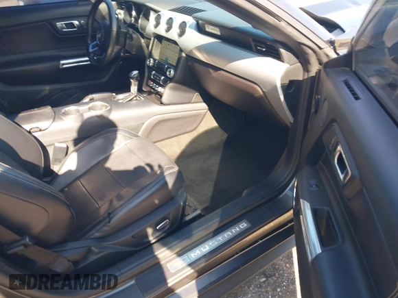 2017 Ford Mustang GT Premium z VIN 1FATP8FFXH5295034, wystawiony jako IAAI lot #41973926 z przebiegiem 153 870 mil mil oraz . Historia ofert i sprzedaży dostępna na DreamBid. Obrazek 5.