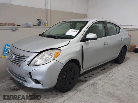 2014 Nissan Versa SV with VIN 3N1CN7AP4EK440552, listed as a IAAI auction lot 41099015 with 97,074 mi miles. Bid and sale history available at carsss.com. Image 2.