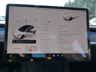 2023 Tesla Model 3 z VIN 5YJ3E1EA0PF611244, wystawiony jako IAAI lot #41455102 z przebiegiem 21 867 mil mil oraz . Historia ofert i sprzedaży dostępna na DreamBid. Obrazek 7.