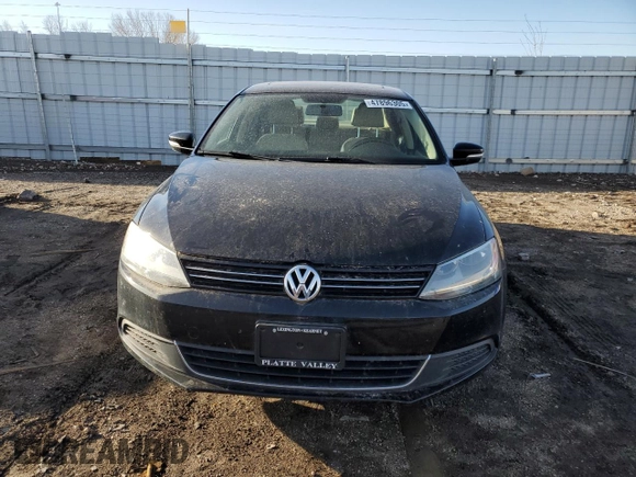 2013 Volkswagen Jetta SE z VIN 3VWDX7AJ2DM410067, wystawiony jako Copart lot #47896305 z przebiegiem 124 947 mil mil oraz Szkoda całkowita • Salvage title. Historia ofert i sprzedaży dostępna na DreamBid. Obrazek 5.