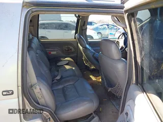 1998 GMC Yukon with VIN 1GKEK13R4WJ725608, listed as a IAAI auction lot 41596559 with 323,141 mi miles. Bid and sale history available at carsss.com. Image 8.