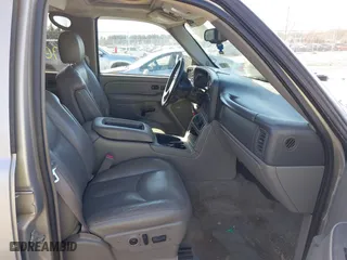 2004 Chevrolet Suburban LS with VIN 3GNFK16Z14G220272, listed as a IAAI auction lot 41768348 with 283,233 mi miles. Bid and sale history available at carsss.com. Image 5.