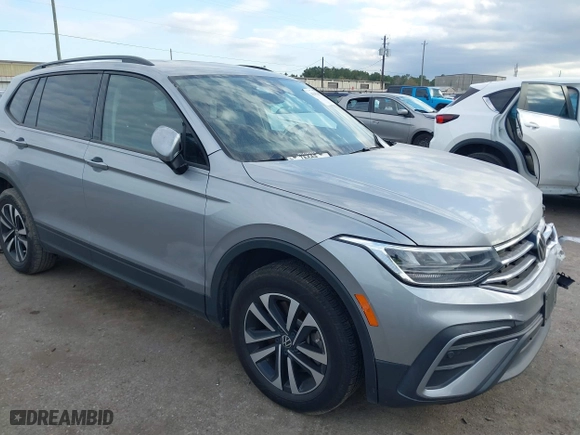 2022 Volkswagen Tiguan S with VIN 3VV1B7AX0NM085379, listed as a IAAI auction lot 41145453 with 35,513 mi miles. Bid and sale history available at carsss.com. Image 1.
