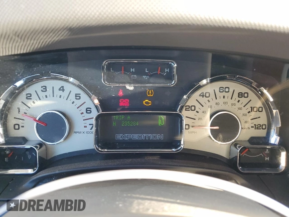 2008 Ford Expedition Eddie Bauer with VIN 1FMFU17528LA46165, listed as a Copart auction lot 47207275 with 235,284 mi miles and Salvage title. Bid and sale history available at DreamBid. Image 9.