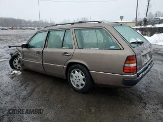1992 Mercedes-Benz 300 with VIN WDBEA90E9NF223207, listed as a Copart auction lot 44739805 with 210,394 mi miles and Non Repairable. Bid and sale history available at DreamBid. Image 2.
