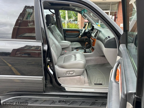 2004 Lexus LX 470 with VIN JTJHT00W043545700, listed as a Copart auction lot 72940504 with 188,585 mi miles and Clean Title. Bid and sale history available at carsss.com. Image 5.