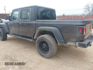2020 Jeep Gladiator Sport S with VIN 1C6HJTAG2LL151865, listed as a IAAI auction lot 41649805 with 117,093 mi miles. Bid and sale history available at carsss.com. Image 3.