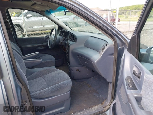 1999 Ford Windstar SE with VIN 2FMZA5240XBC66771, listed as a IAAI auction lot 42208716 with 143,764 mi miles and . Bid and sale history available at carsss.com. Image 5.