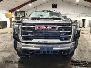 2024 GMC Sierra 2500HD SLT with VIN 1GT49NEY3RF250443, listed as a Copart auction lot 46684495 with 27,992 mi miles and Salvage title. Bid and sale history available at DreamBid. Image 5.