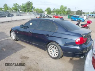 2009 BMW 3 Series 328i z VIN WBAPH73559E128562, wystawiony jako IAAI lot #42129719 z przebiegiem 172 682 mil mil oraz . Historia ofert i sprzedaży dostępna na DreamBid. Obrazek 3.