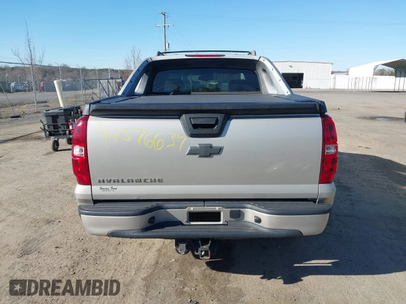 2007 Chevrolet Avalanche 3LT z VIN 3GNFK12397G125450, wystawiony jako IAAI lot #41576637 z przebiegiem 170 924 mil mil oraz . Historia ofert i sprzedaży dostępna na DreamBid. Obrazek 17.