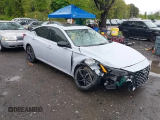 2024 Nissan Altima SR z VIN 1N4BL4CW2RN394338, wystawiony jako IAAI lot #42186664 z przebiegiem 14 662 mil mil oraz . Historia ofert i sprzedaży dostępna na DreamBid. Obrazek 6.