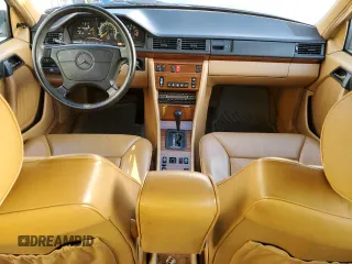 1992 Mercedes-Benz 300 E with VIN WDBEA30D8NB727811, listed as a Copart auction lot 87510605 with 130,008 mi miles and Clean Title. Bid and sale history available at carsss.com. Image 8.