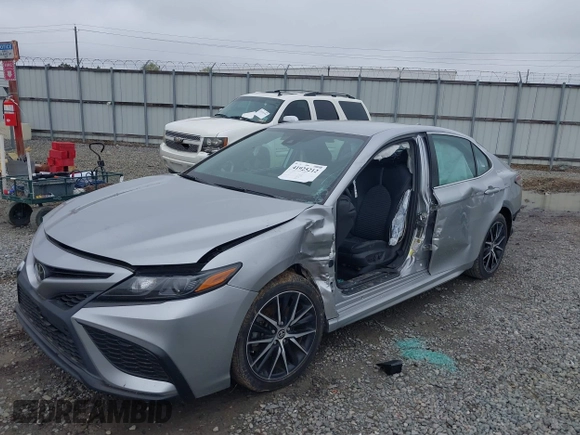 2023 Toyota Camry SE z VIN 4T1G11AK4PU724404, wystawiony jako IAAI lot #41925212 z przebiegiem 53 225 mil mil oraz . Historia ofert i sprzedaży dostępna na DreamBid. Obrazek 6.