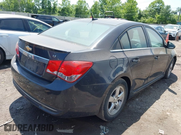 2014 Chevrolet Cruze 1LT z VIN 1G1PC5SB1E7424084, wystawiony jako IAAI lot #42414396 z przebiegiem 142 488 mil mil oraz . Historia ofert i sprzedaży dostępna na DreamBid. Obrazek 4.