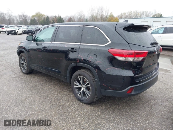 2018 Toyota Highlander LE with VIN 5TDBZRFH7JS835432, listed as a IAAI auction lot 40852130 with 139,136 mi miles and . Bid and sale history available at DreamBid. Image 3.