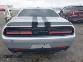 2019 Dodge Challenger SXT z VIN 2C3CDZAG9KH744703, wystawiony jako IAAI lot #41881944 z przebiegiem Nie podano mil oraz . Historia ofert i sprzedaży dostępna na DreamBid. Obrazek 17.