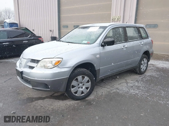 2005 Mitsubishi Outlander LS with VIN JA4LX31F25U045299, listed as a IAAI auction lot 41339369 with 100,697 mi miles. Bid and sale history available at carsss.com. Image 2.
