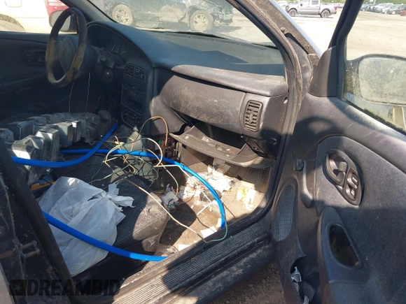 2002 Saturn SL z VIN 1G8ZH52832Z275788, wystawiony jako IAAI lot #42465553 z przebiegiem Nie podano mil oraz . Historia ofert i sprzedaży dostępna na DreamBid. Obrazek 5.