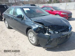 2017 Toyota Camry XLE z VIN 4T1BF1FK0HU353067, wystawiony jako IAAI lot #41824576 z przebiegiem 112 409 mil mil oraz . Historia ofert i sprzedaży dostępna na DreamBid. Obrazek 1.