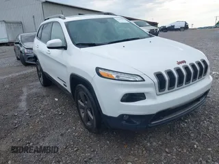 2016 Jeep Cherokee Latitude z VIN 1C4PJMCS4GW332918, wystawiony jako IAAI lot #42447507 z przebiegiem 97 575 mil mil oraz . Historia ofert i sprzedaży dostępna na DreamBid. Obrazek 1.