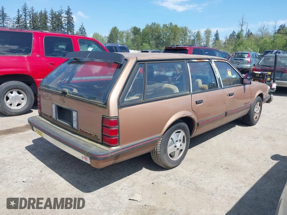1988 Chevrolet Celebrity z VIN 1G1AW81W0J6173951, wystawiony jako IAAI lot #42173499 z przebiegiem 93 453 mil mil oraz . Historia ofert i sprzedaży dostępna na DreamBid. Obrazek 4.