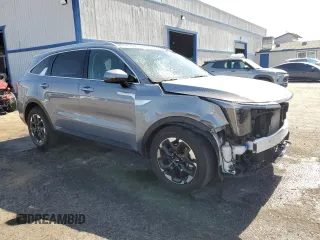 2024 Kia Sorento S z VIN 5XYRL4JC0RG272991, wystawiony jako Copart lot #59139225 z przebiegiem 36 043 mil mil oraz Czysty tytuł • Clean title. Historia ofert i sprzedaży dostępna na DreamBid. Obrazek 4.