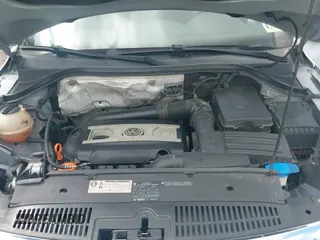 2009 Volkswagen Tiguan SE с VIN WVGBV75N99W527290, выставлен на аукционе IAAI как лот 43121836 с пробегом 123 742 миль миль и . История ставок и продаж доступна на DreamBid. Изображение 14.