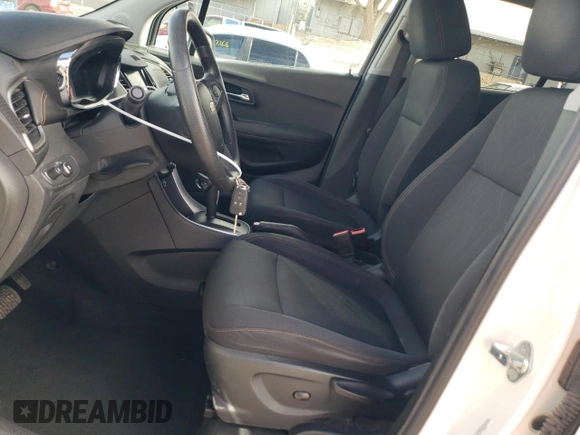 2017 Chevrolet Trax LT z VIN 3GNCJPSB1HL146883, wystawiony jako Copart lot #88269605 z przebiegiem 64 129 mil mil oraz Szkoda całkowita • Salvage title. Historia ofert i sprzedaży dostępna na DreamBid. Obrazek 7.