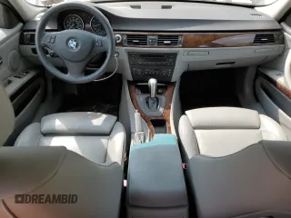 2006 BMW 3 Series 330i z VIN WBAVB33576KR77249, wystawiony jako Copart lot #54324055 z przebiegiem 93 180 mil mil oraz Szkoda całkowita • Salvage title. Historia ofert i sprzedaży dostępna na DreamBid. Obrazek 8.