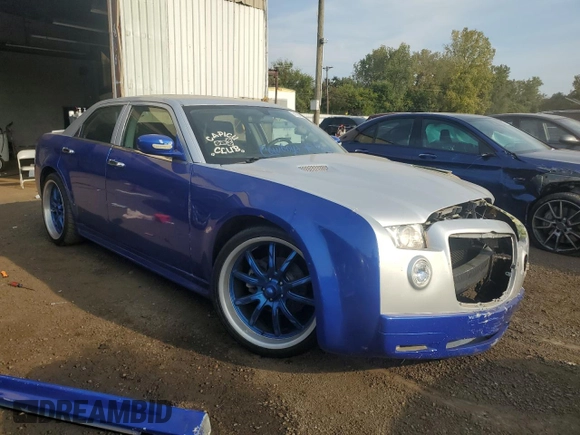 2006 Chrysler 300 with VIN 2C3LA43R86H263258, listed as a Copart auction lot 71662924 with 188,217 mi miles and Salvage Title. Bid and sale history available at carsss.com. Image 4.
