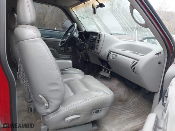 1996 Chevrolet Tahoe with VIN 3GNEK18R8TG153872, listed as a IAAI auction lot 41913476 with 120,686 mi miles. Bid and sale history available at carsss.com. Image 5.
