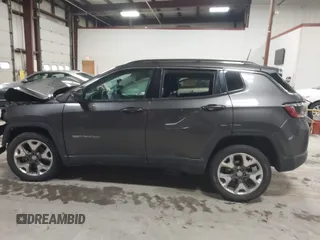 2021 Jeep Compass Limited with VIN 3C4NJDCB3MT572437, listed as a IAAI auction lot 41205095 with Not Provided miles and . Bid and sale history available at carsss.com. Image 13.