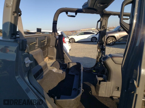2021 Jeep Gladiator Rubicon z VIN 1C6JJTBMXML503128, wystawiony jako Copart lot #42813725 z przebiegiem Nie podano mil oraz Szkoda całkowita • Salvage title. Historia ofert i sprzedaży dostępna na DreamBid. Obrazek 10.