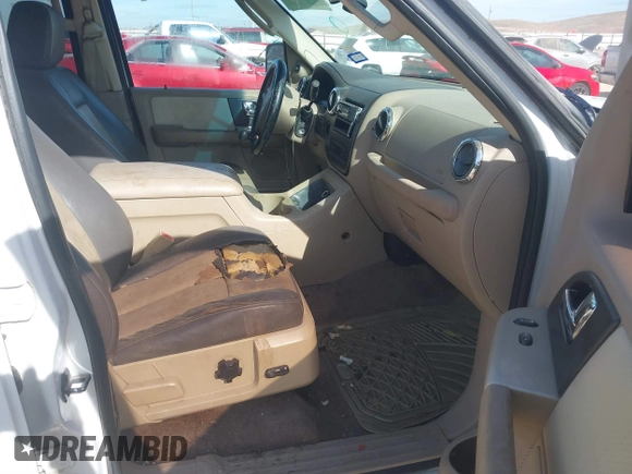 2005 Ford Expedition Eddie Bauer with VIN 1FMFU18585LA97745, listed as a IAAI auction lot 41275947 with 300,487 mi miles. Bid and sale history available at carsss.com. Image 5.