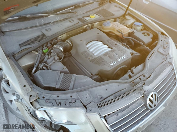 2002 Volkswagen Passat GLX with VIN WVWTH63B92P061508, listed as a Copart auction lot 89027255 with 174,657 mi miles and Non Repairable. Bid and sale history available at carsss.com. Image 11.