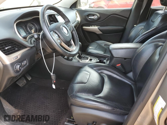 2017 Jeep Cherokee Latitude z VIN 1C4PJMCB3HW602710, wystawiony jako Copart lot #59660665 z przebiegiem 119 158 mil mil oraz Szkoda całkowita • Salvage title. Historia ofert i sprzedaży dostępna na DreamBid. Obrazek 7.